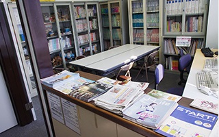 與野學院日本語學校-圖書室