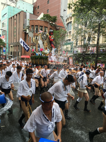 博多市區街頭-博多祇園祭 日本留學心得分享 GogoJapan