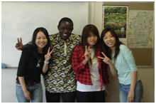 日本留遊學 與黑人同學一起合照